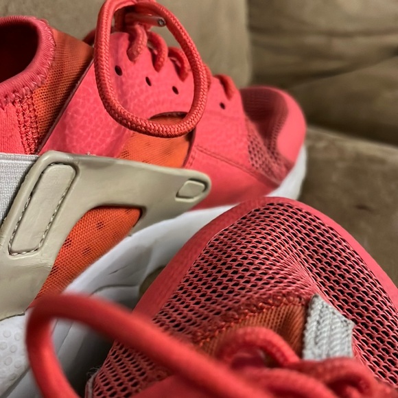 Nike women 5.5 worn 2 times - Picture 1 of 3